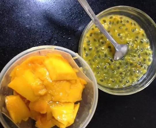 百香果汁配芒果 百香果汁配芒果