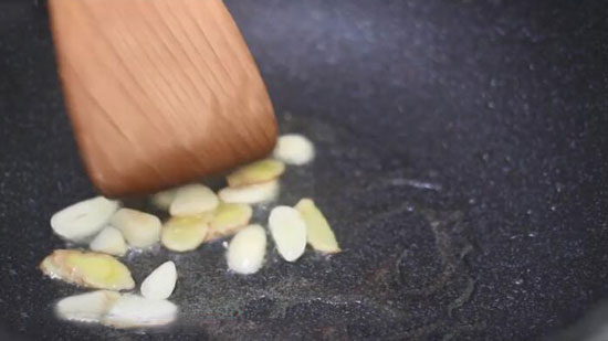 百香果炒排骨 百香果炒排骨
